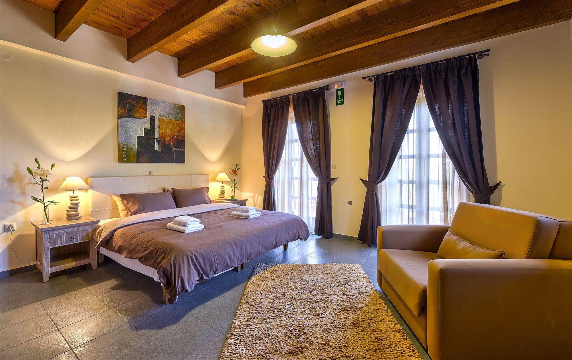 Apirathes Residence Zourva Екстер'єр фото